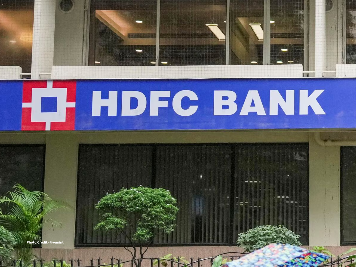 HDFC Bank hits 52 week low, Institutional investors increase their stake ; 2x returns; Share Price Target;Fundamental analysis; Should you invest ?